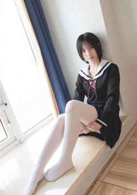 女室友自愿成为我的脚奴
