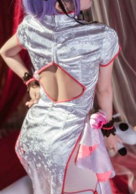 办公室的超短裙女教师